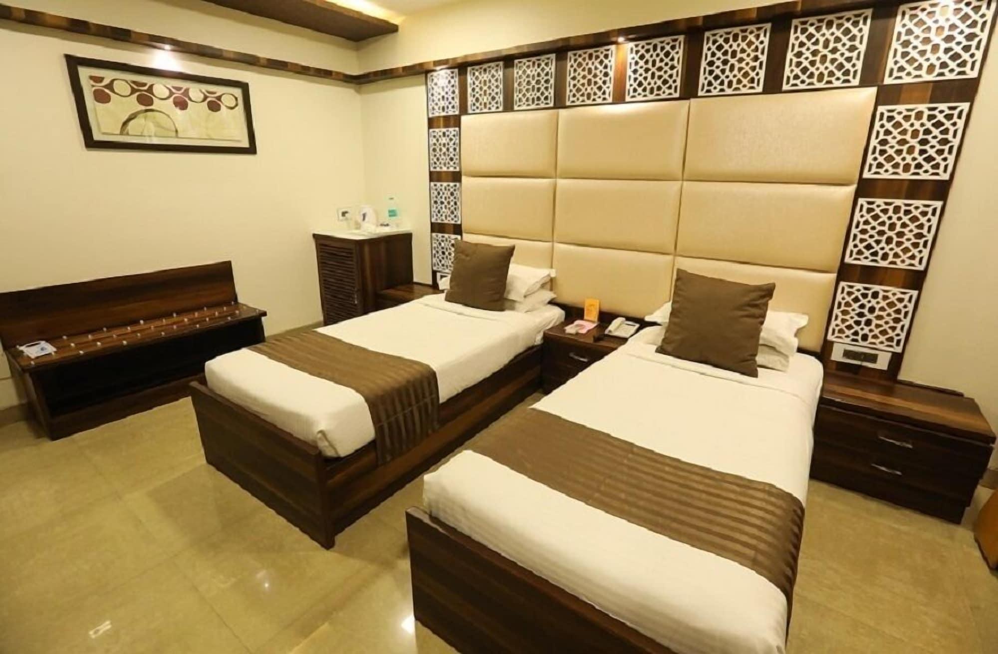 מומביי Jyoti Dwelling Hotel מראה חיצוני תמונה