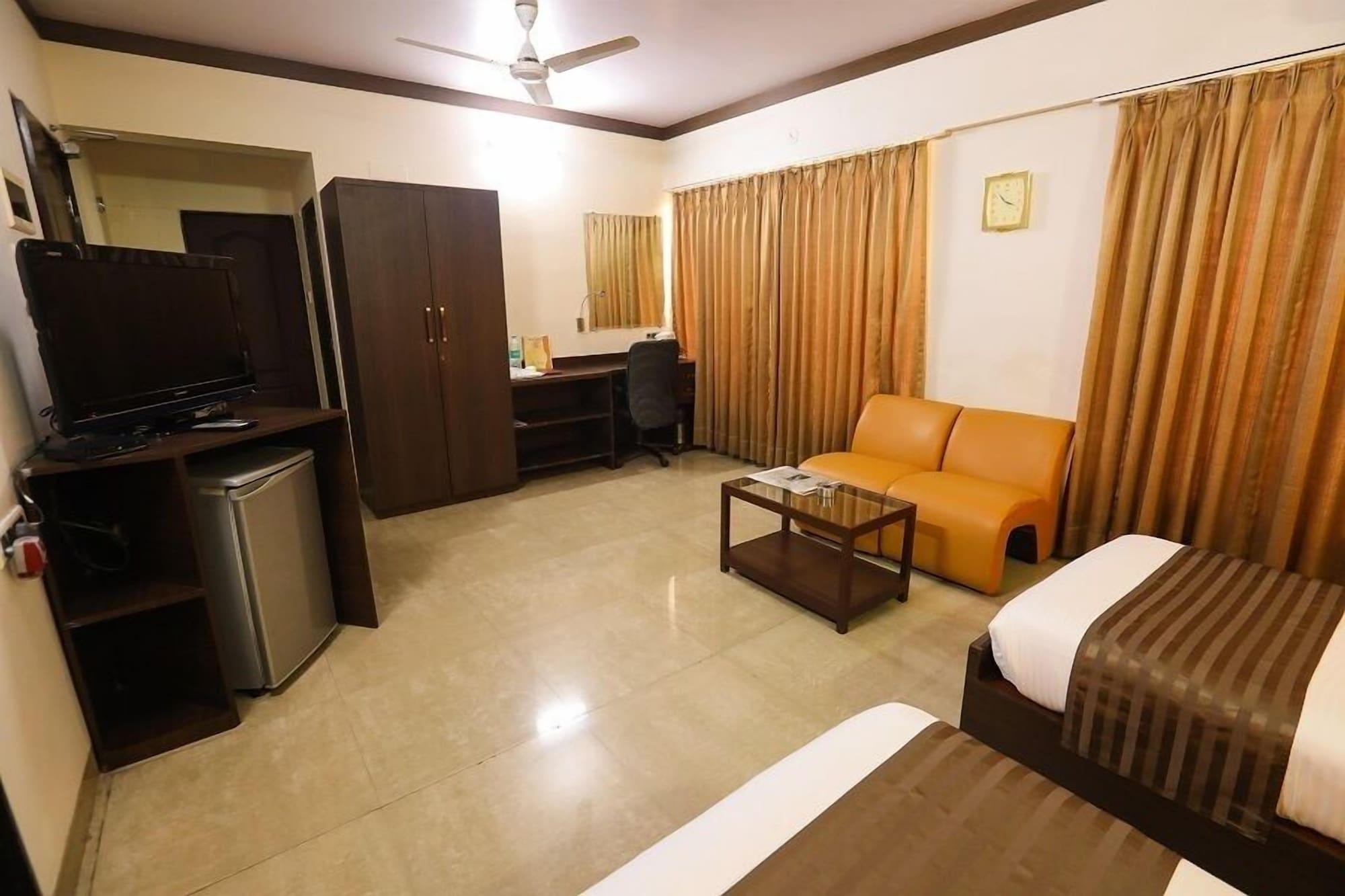 מומביי Jyoti Dwelling Hotel מראה חיצוני תמונה