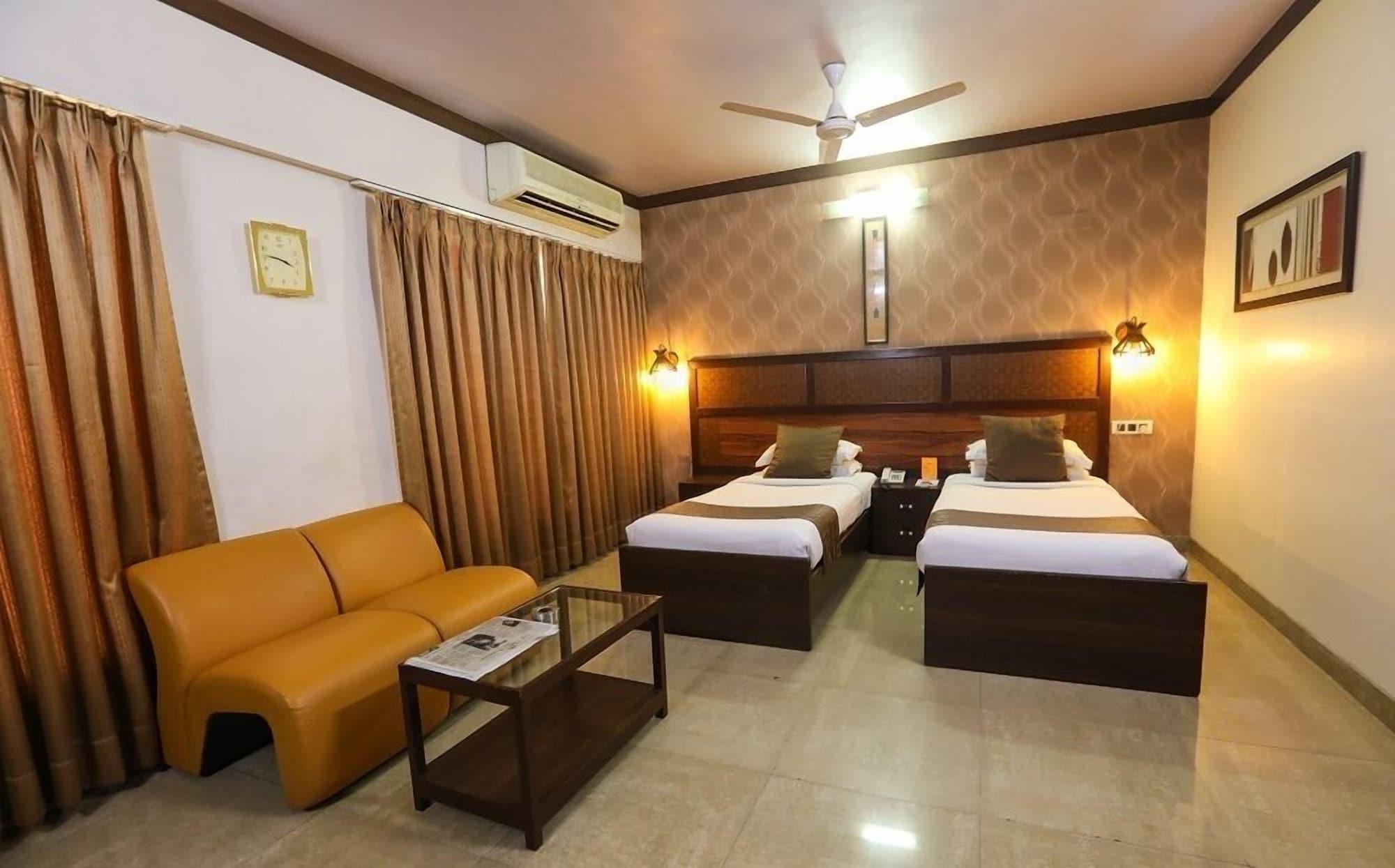 מומביי Jyoti Dwelling Hotel מראה חיצוני תמונה