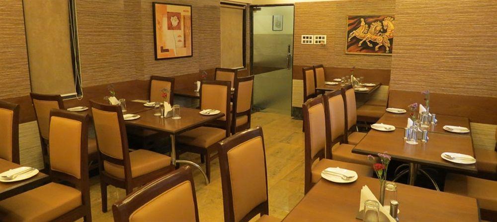 מומביי Jyoti Dwelling Hotel מראה חיצוני תמונה