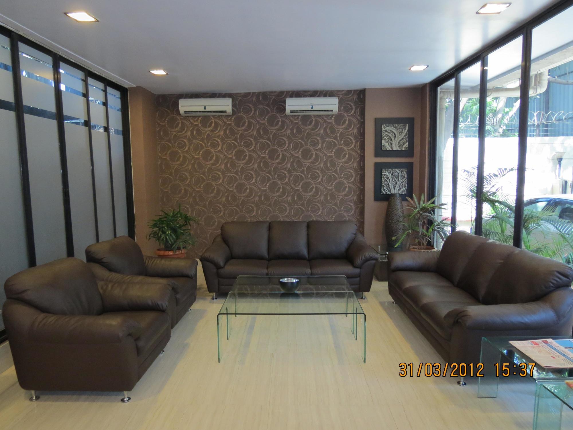 מומביי Jyoti Dwelling Hotel מראה חיצוני תמונה