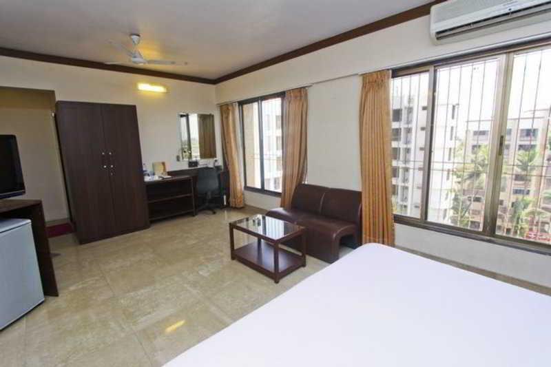מומביי Jyoti Dwelling Hotel מראה חיצוני תמונה