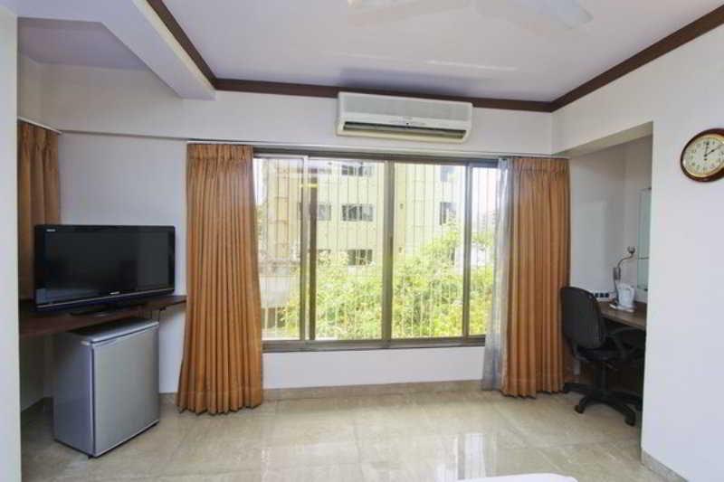 מומביי Jyoti Dwelling Hotel מראה חיצוני תמונה