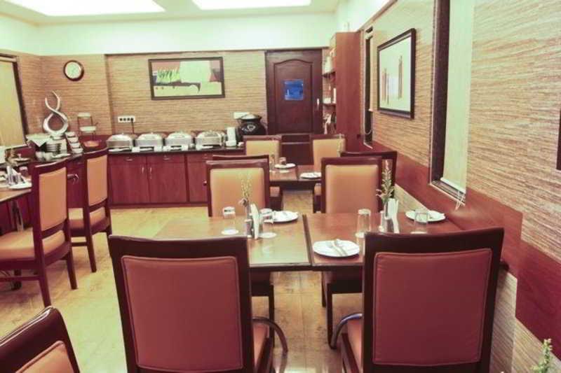 מומביי Jyoti Dwelling Hotel מראה חיצוני תמונה