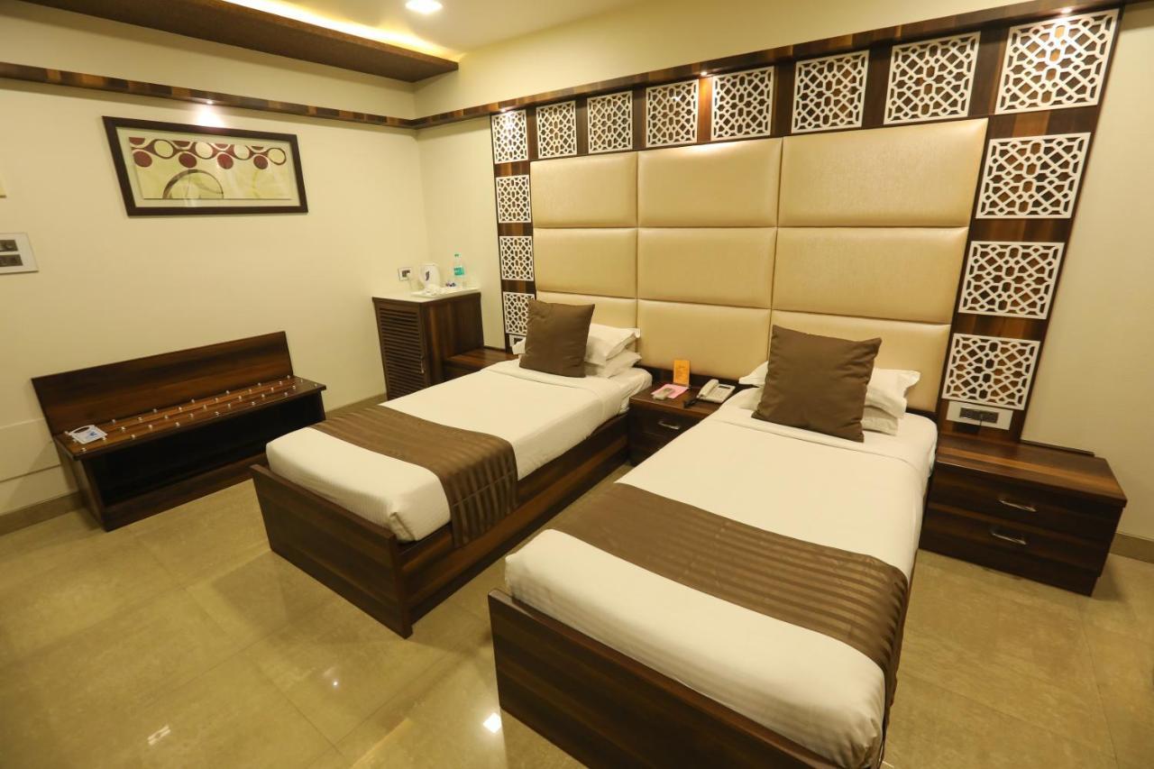 מומביי Jyoti Dwelling Hotel מראה חיצוני תמונה