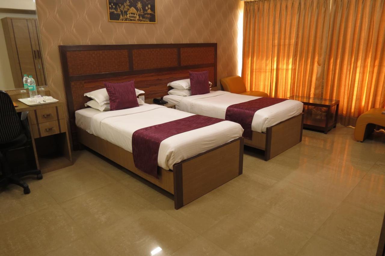 מומביי Jyoti Dwelling Hotel מראה חיצוני תמונה