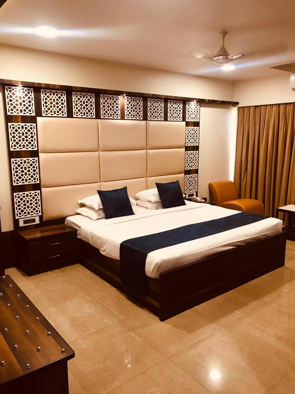 מומביי Jyoti Dwelling Hotel מראה חיצוני תמונה