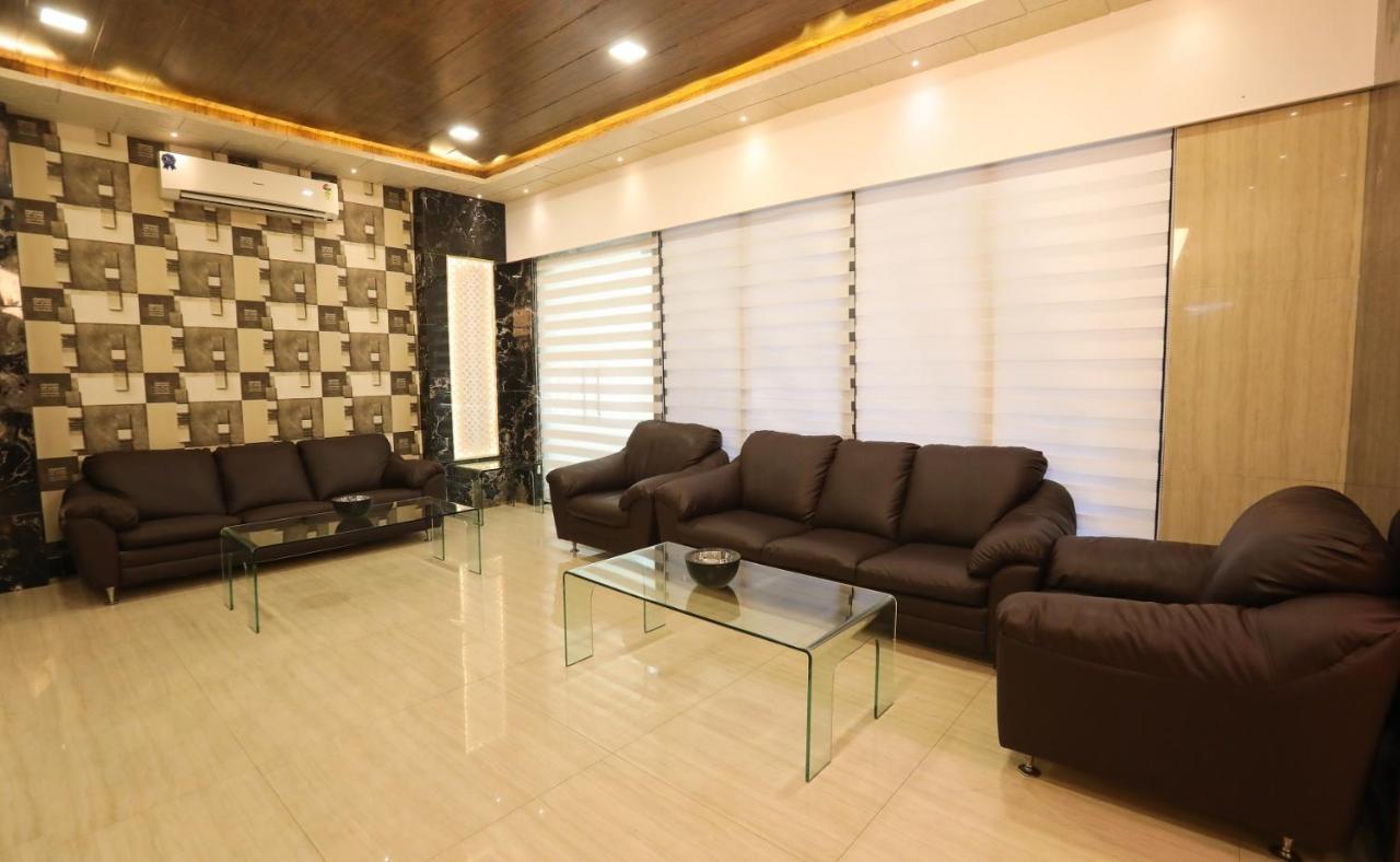 מומביי Jyoti Dwelling Hotel מראה חיצוני תמונה
