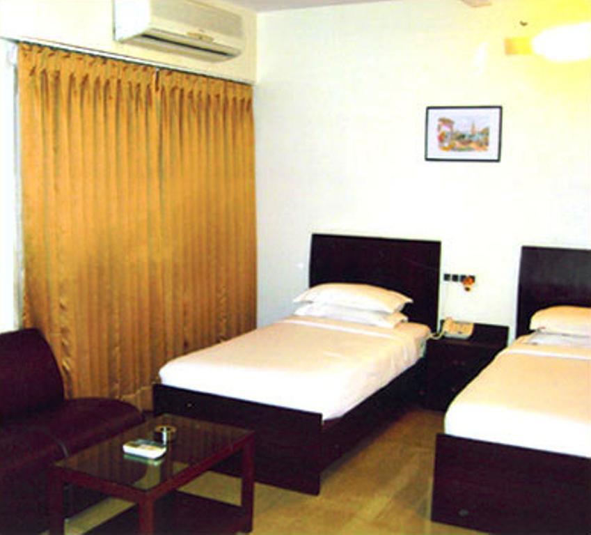 מומביי Jyoti Dwelling Hotel מראה חיצוני תמונה