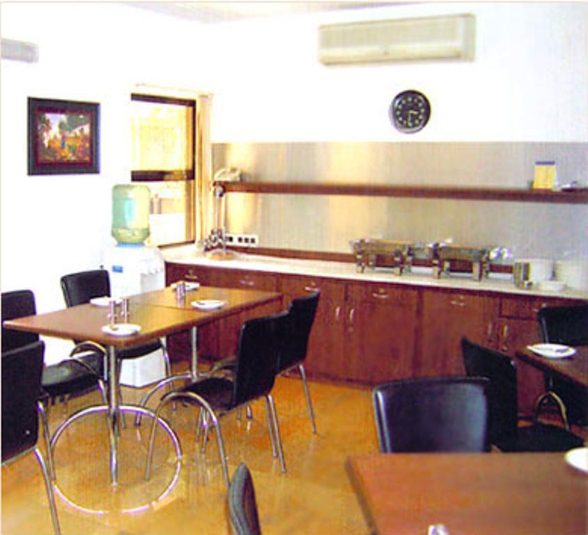 מומביי Jyoti Dwelling Hotel מראה חיצוני תמונה